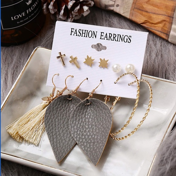 Earrings Bundle <<36 pairs>> - Picture 4 of 4